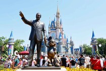 ディズニーランドで何が？約14万円分の“ピンバッジ盗難”で男が逮捕