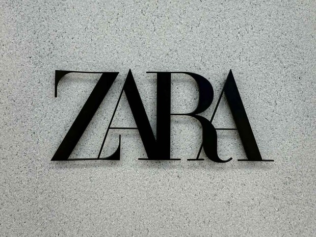 【ZARAのドット柄】が大人にドンピシャ! センス抜群♡「主役級アイテム」