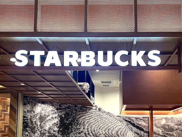 レジ横、見逃さないで！！【スタバ】コーヒーのお供にしよ♡「新作スイーツ」