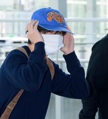 BTS・V、日本でも3000円〜で購入可能　空港で見せた韓国ブランドの主役級キャップにファン歓喜！