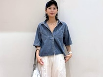 気になる二の腕をさりげなくカバー！【グローバルワーク】夏まで着たい「半袖デニムシャツ」