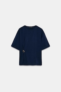 春夏は「黒」より「この色」！【ZARA】40・50代が狙いたい！「ネイビートップス」