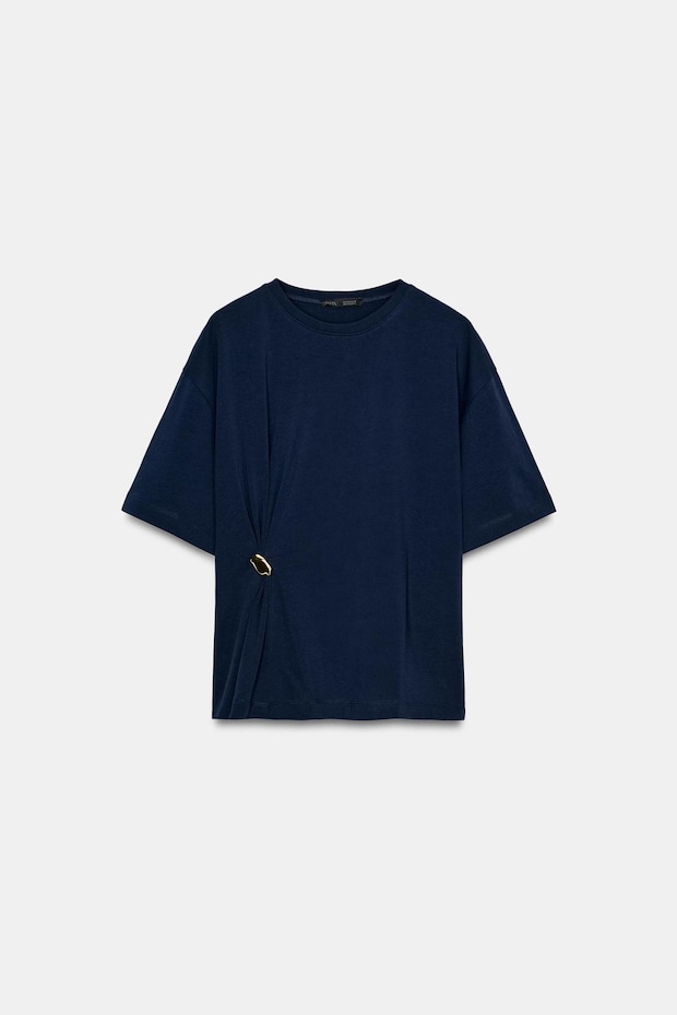 春夏は「黒」より「この色」！【ZARA】40・50代が狙いたい！「ネイビートップス」