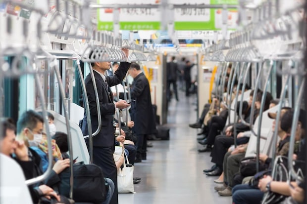「それ全部聞こえてる、、、」電車内の会話にモヤッ──次の瞬間、他人事じゃなくなった