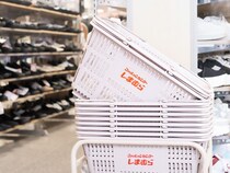 【しまむらのホワイト色】がトレンド一直線！ 大人が着たい「垢抜けトップス」
