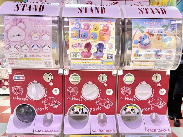 回せ回せーーーッ！！【ガチャ】コンプしたくなる可愛さ♡「たまごっちグッズ」