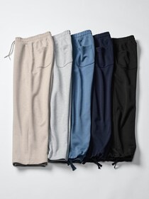「好みすぎて3色買い！」「主人も買った」【ユニクロマニア】が激推しの「名品パンツ」とは？