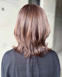 後ろ姿も美人、、！【40・50代】に激推ししたい「大人のウルフ」って？