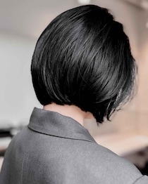 暗めカラーでもこんなにオシャレ！【40・50代】首元すっきり♡「ナチュラルボブ」