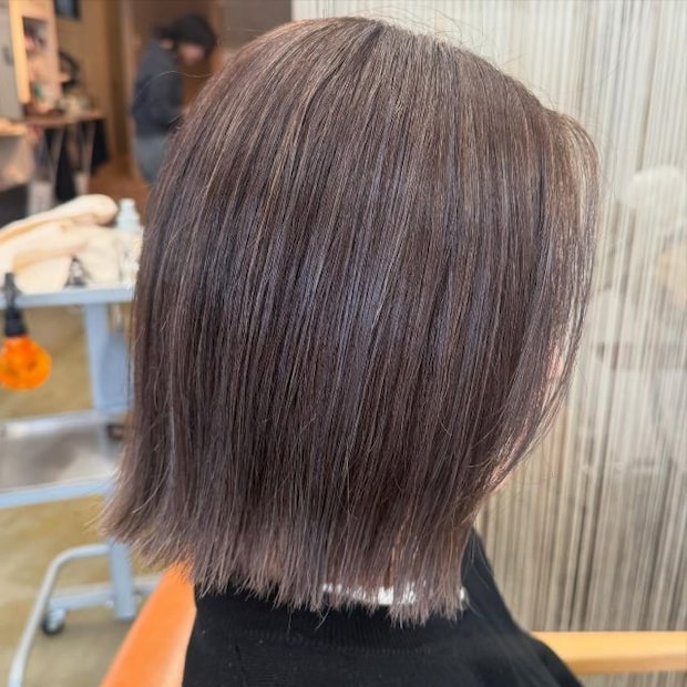 白髪ぼかすなら → 黒より、コッチ推し！【40・50代】垢抜け叶う♡「くすみヘア」