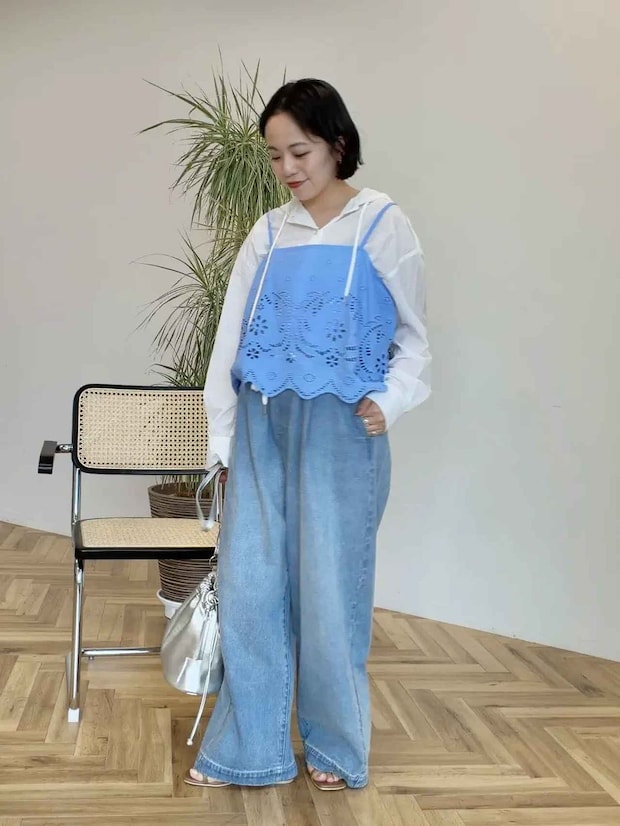 その着こなし、NGかも!?【低身長スタッフさん】に学ぶ「お手本ワイドデニムコーデ」