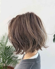 【40・50代】最強の組み合わせかも、、！「白髪ぼかしハイライト × ボブ」