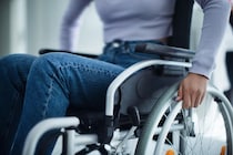 車椅子の男性を指さし「悪いことをするとああなる」子どもにウソをつく親 →「私は」男性がとった行動は