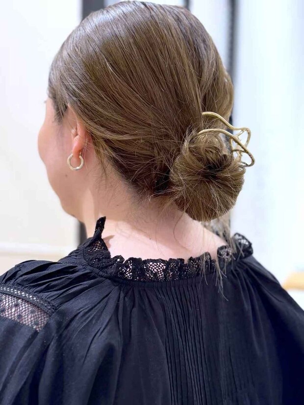 寝癖がひどい時ほどオススメ！【梅雨のヘアアレンジ】即真似したい♡「お団子 × バンスクリップ」