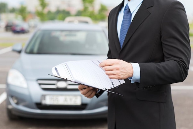 「ここで車を買おうかな」から一転。高級車の客へ走った営業マンの『露骨な塩対応』に「ガッカリ」