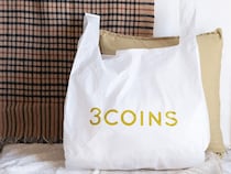「雨の日、傘が邪魔でイライラする」→【3COINS】の「便利グッズ」で解決！