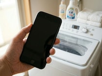 「スマホをうっかり洗濯してしまった！」水没したスマホを前に絶望 → まさかのアイテムが大活躍！