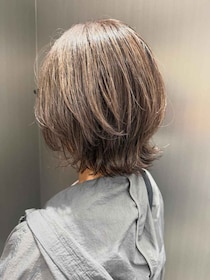 これぞ最強の組み合わせかも！【40・50代】が似合う「白髪ぼかし × レイヤーボブ」