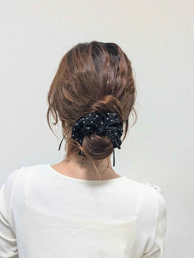 「手につけてもかわいい!」【LAKOLE】サッと結んで即こなれる♡「330円ヘアアクセ」