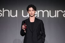 横浜流星が祝福！【シュウ ウエムラ】新本店「shu:ARTstage」が表参道にオープン
