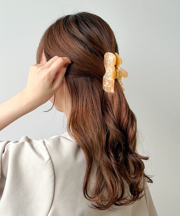 ヘアアクセなら挑戦できるかも♡【3COINS】40・50代のまとめ髪に◎「カラフルバンス」