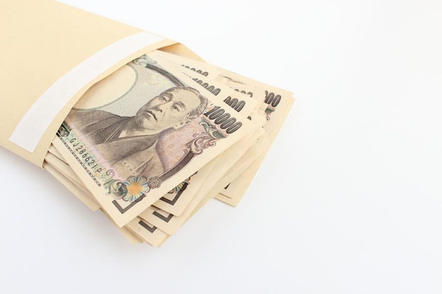 嫁「子どもへのお祝いは現金で!」毎回5万以上包んだのに! 孫がヨレヨレの服を着ていた衝撃の理由