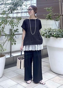 低身長でも野暮ったく見えない！【40代アパレル店員さん】が着こなす「夏のブラックコーデ」