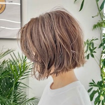 オシャレだけど「無理してない感」がいい！【40・50代】白髪をぼかす「ハイライトヘア」