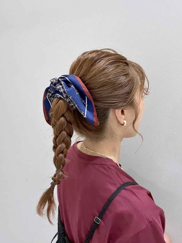結んで巻くだけでこなれヘアに！【グローバルワーク】ヘアアレンジに使いやすい♡「チビスカーフ」