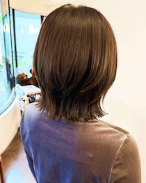 今の髪型飽きたら、コレで決まりー！！【40・50代】が似合う「大人のウルフ」