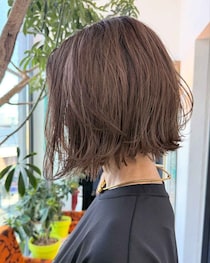 【40・50代白髪悩み】は“この髪型”で！ 大人がこなれる♡「ハイライトボブ」