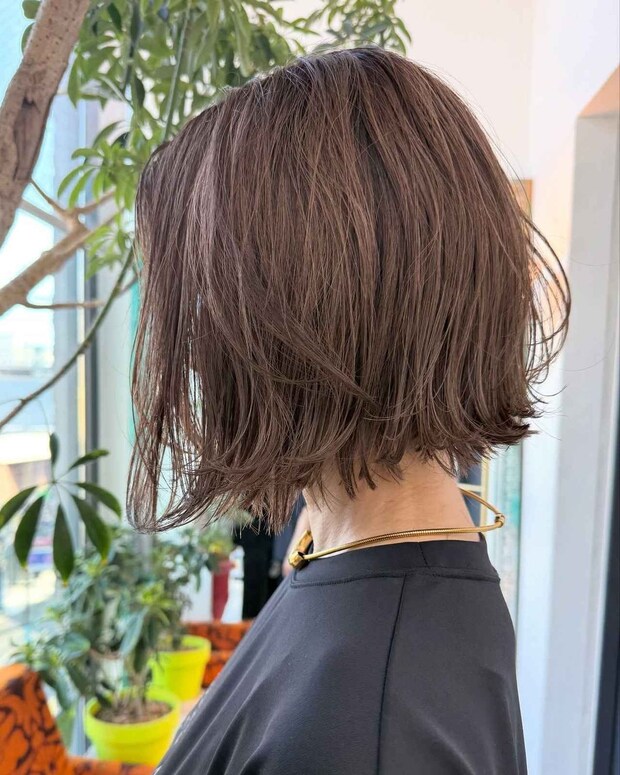 【40・50代白髪悩み】は“この髪型”で！ 大人がこなれる♡「ハイライトボブ」