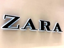 「去年のサンダルぼろぼろ」→【ZARA】へ！ 40・50代の「本命フラットサンダル」