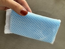 【スポンジ】を冷凍庫に入れて一晩待つと、、夏に試したい活用法に「想像以上に実用的」