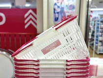 【ダイソー】に売ってた『網戸掃除グッズ』使ってみたら、、「みるみる汚れが取れてびっくり！」
