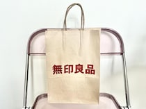 「シンプルなのにオシャレな人」って何が違う？→【無印良品】のオシャレ店員さんをチェック！