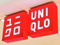 【ユニクロ値下げ】でまさかの990円！ 40・50代が今 → 秋まで着回したい♡「即戦力トップス」