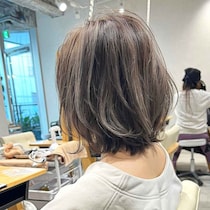 「ずっと同じ髪型飽きた、、」→【40・50代】は「ハイライトボブ」で即こなれ見え♡