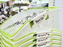 【セリア】に売ってた『ミニチュア』は飾るだけじゃない！ 思わぬ場面で役立つ活用法
