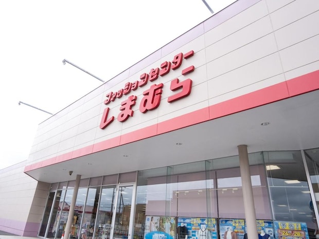 1089円で「大人の透明感」爆誕！ 【しまむら】40・50代に着てほしい「洗練トップス」