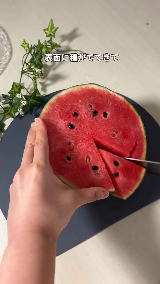 スルッと取れて気持ちィーー！！ 面倒なフルーツがすぐ食べられる【カンタン処理テク】