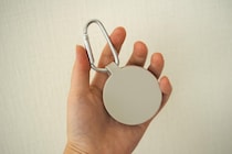脱いだ帽子どこ置く？ 夏のお出かけで大活躍する【3COINS】の「便利アイテム」が想像以上だった