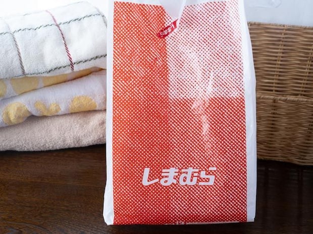 今からTシャツ買うならコレかも！【しまむら】 40・50代が着回したい「1,089円Tシャツ」
