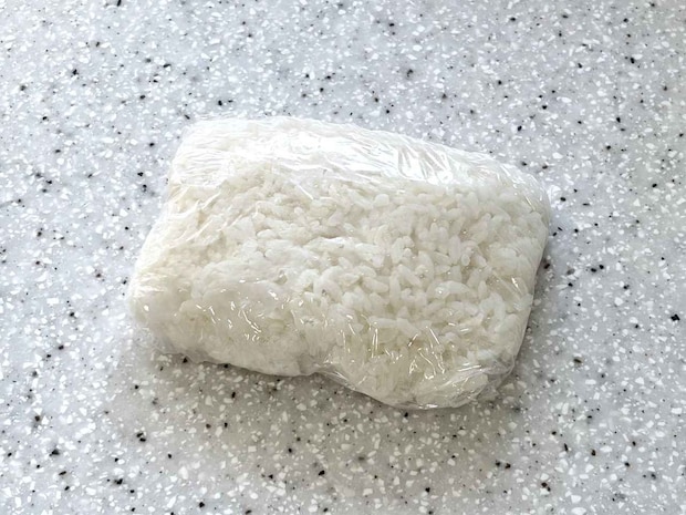 もう温めムラ悩まない！ 冷凍ご飯が“ある一手間”でふっくらになる【お手軽ライフハック】