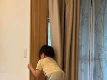 母「何をしてるの？」38度の熱を出した次男の姿にコメント殺到！実は『あるある』なの？