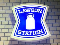 ツヤツヤの桃が魅力的な【ローソン新作】！ この夏、全制覇したい「最新スイーツ」