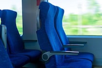 長距離バス移動で腰が激痛に。旅行慣れした友人から渡された『意外なモノ』に助けられた