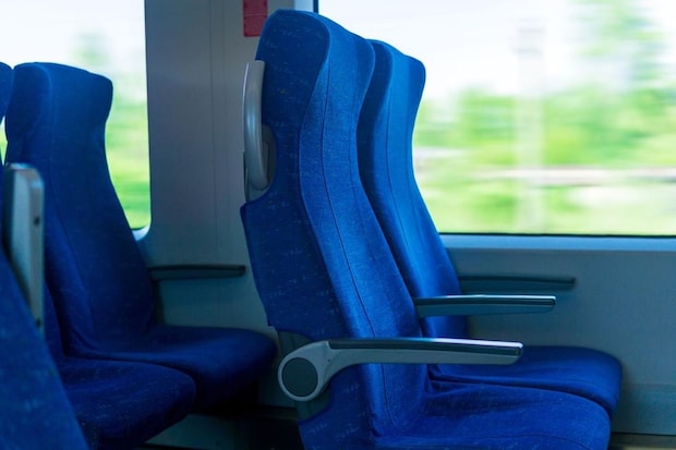 長距離バス移動で腰が激痛に。旅行慣れした友人から渡された『意外なモノ』に助けられた