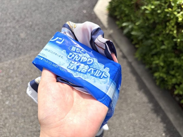 耐えられない蒸し暑さに！【アイスノン】をスカーフに巻くと“革命”「考えた人天才」