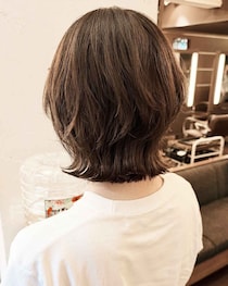 「10年同じ髪型」な【40・50代】へ！→ 大人可愛い「ウルフボブ」で若見え♡